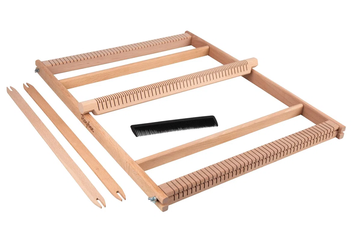 Rayher Schulwebrahmen, Holzwebrahmen, FSC Zertifiziert, 53,5 x 42 cm, Webbreite 40 cm, mit 2 Webschiffchen und 1 Webkamm, im Karton, 72024000