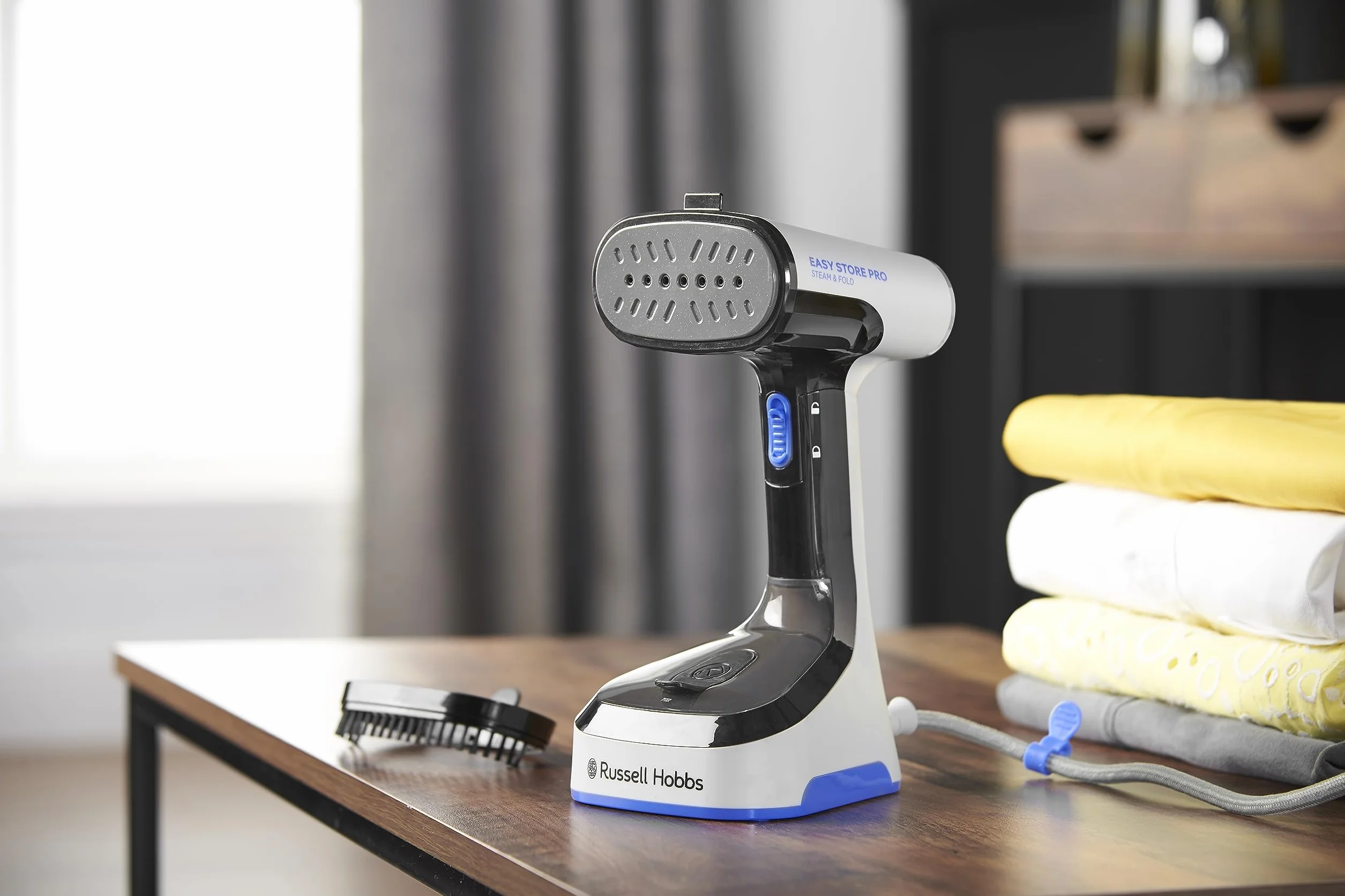 Russell Hobbs Dampfglätter [klappbar, platzsparende Kabelaufbewahrung] Steam & Fold (1500W, schnellaufheizend, inkl. Aufsatz für Stoffe, 3m langes Kabel, Reisebügeleisen) Bügeleisen 26740-56