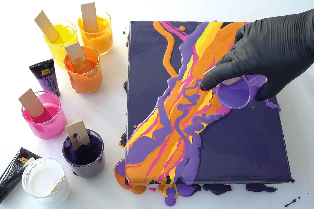 KREUL 87210 - Solo Goya Pouring Fluid, 750 ml Flasche, flüssiges Acrylmedium für Gieß- und Fließtechniken, auf Wasserbasis, optimiert das Fließverhalten von Acrylfarben