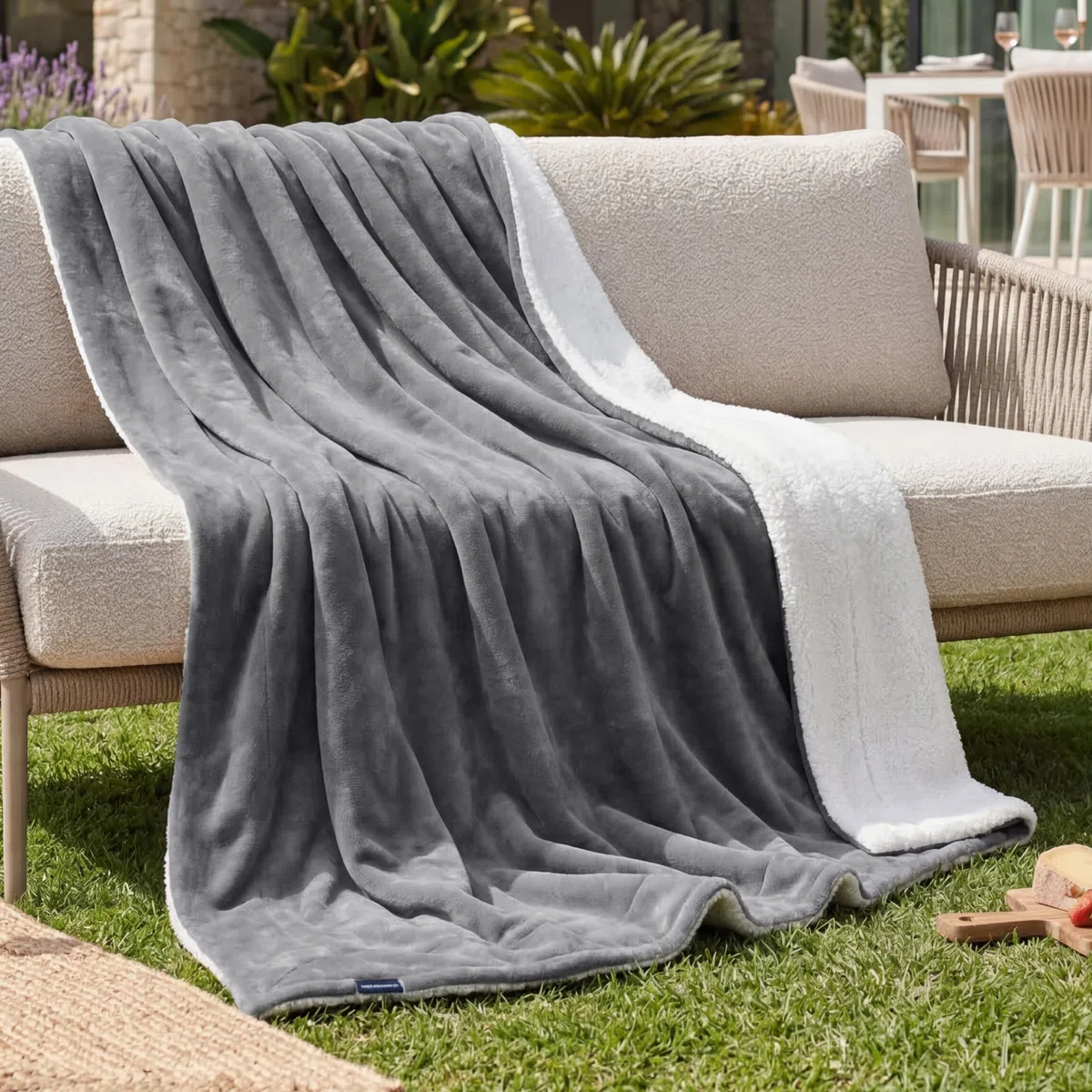 BEDSURE Kuscheldecke Warm Sherpa Wolldecke - Sofadecke, Flauschig Sofaüberwurf Decke, Dicke Couchdecke, Geschenke für Frauen, Flauschige Wohndecke, Grau, 150x200 cm, XL