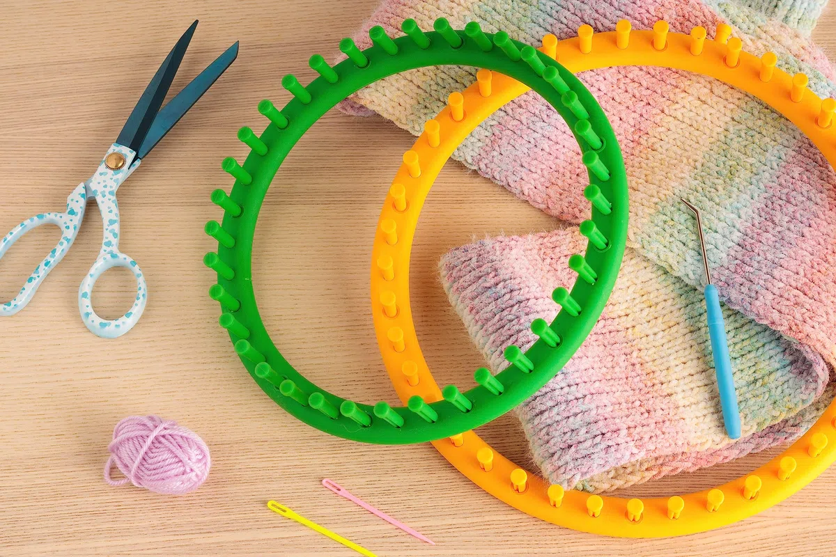 Quilted Bear Round Knitting Loom Set - Perfekt für die Herstellung von Hüten, Schals und mehr