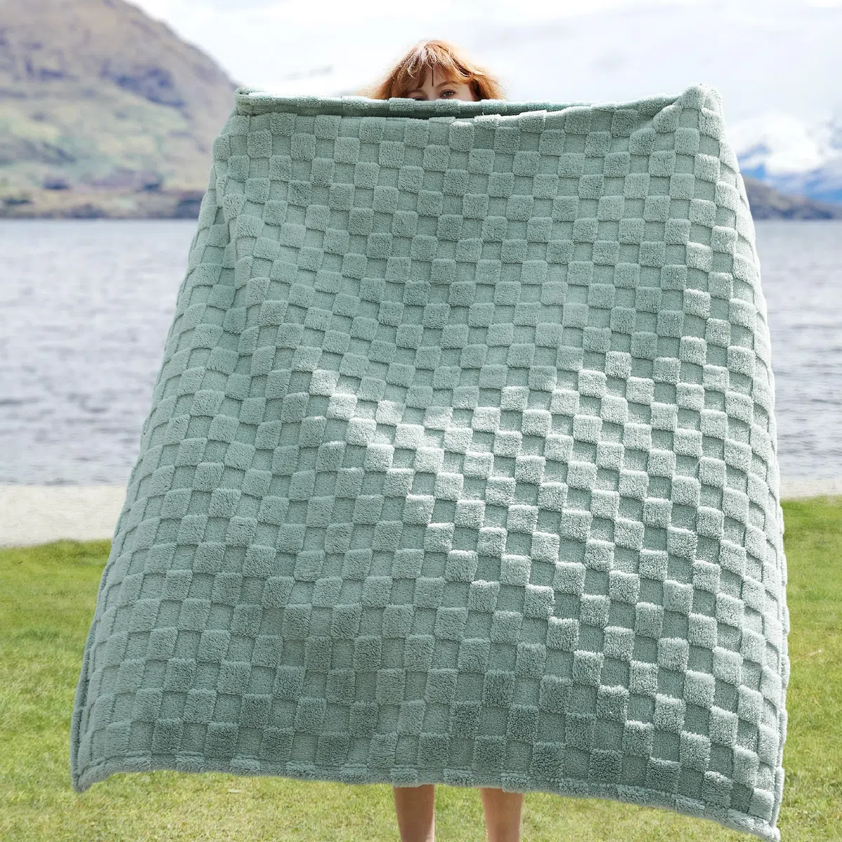 BEDSURE Kuscheldecke Flauschig - Fleecedecke & Wolldecke, Sofadecke, Schachbrettmuster Tagesdecke, Weiche Warme Karierte Decken für Zimmer Deko, Wohn- & Kuscheldecken, Grün, 150 x 200 cm