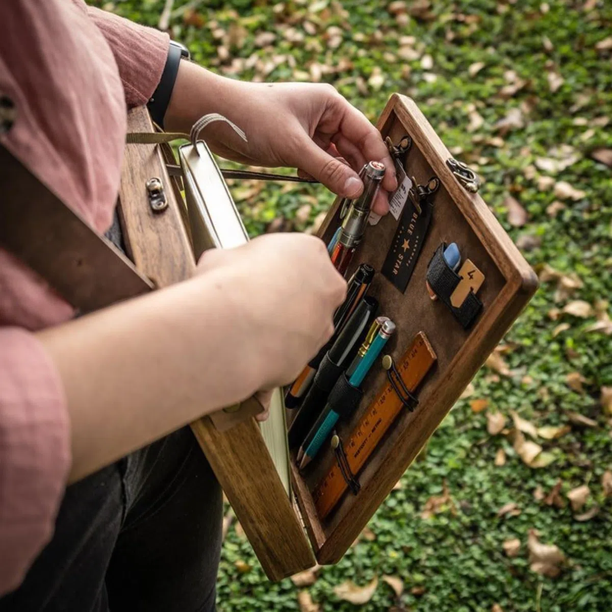 Writers Messenger Wood Box, A5 Artist Tool and Brush Storage Box, Walnut Wooden Shoulder Bag, Multipurpose Art Organizer, Portable Creativity Case for Artists, 25x19x6cm