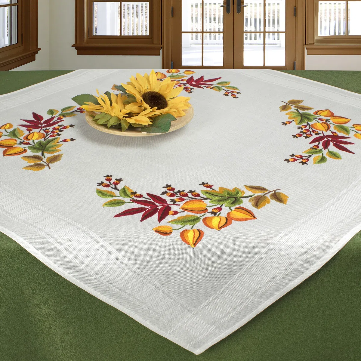 KAMACA Stickpackung Tischdecke Herbst Spannstich Set vorgedruckte Stickdecke inkl. Stickgarn Stickvorlage und Anleitung Stickset zum Selbersticken für Erwachsene (Blätter und Beeren MD 80x80 cm)