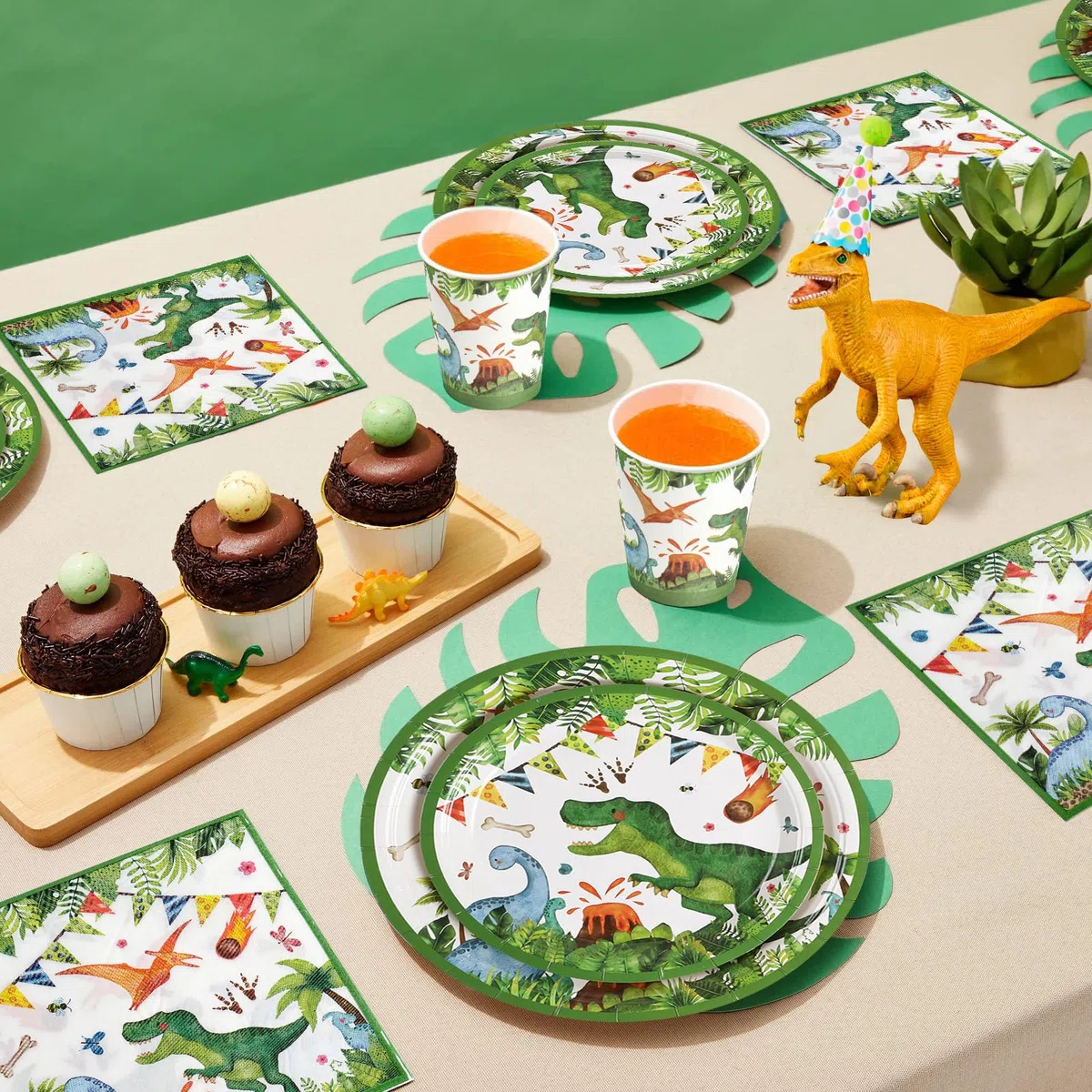 Dino Partygeschirr Set - 96 Stück dino geburtstag deko, Dinosaurier Partyteller Geburtstaggeschirr, Dinosaurier Einweggeschirr mit Pappteller Servietten Becher für kindergeburtstag deko Junge 24 Gäste