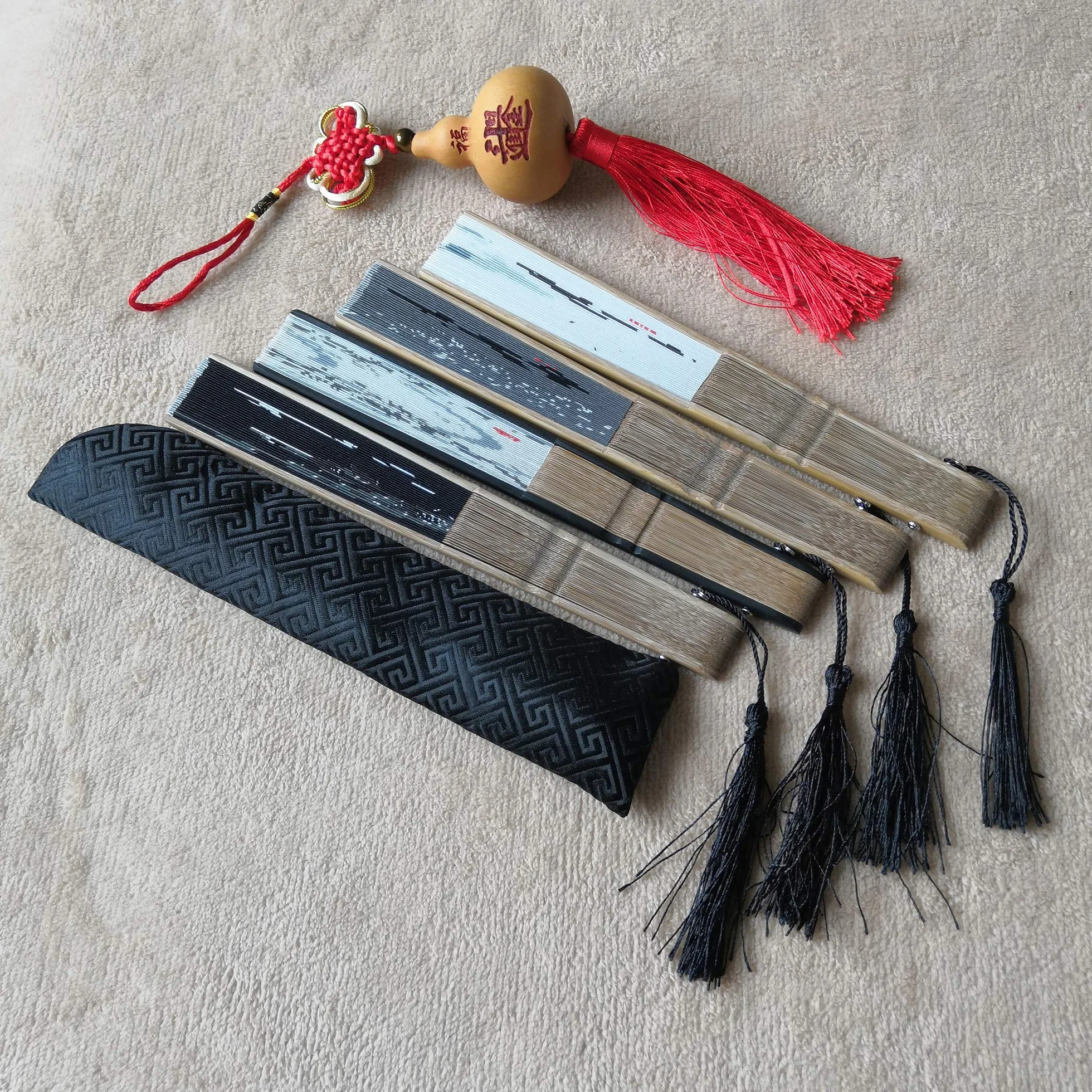 Chinesisches Schriftzeichen Handfächer aus schwarzer mit Geschenktüte ，Bambus-Fächer, Hochzeitsgeschenk 22 * 40cm
