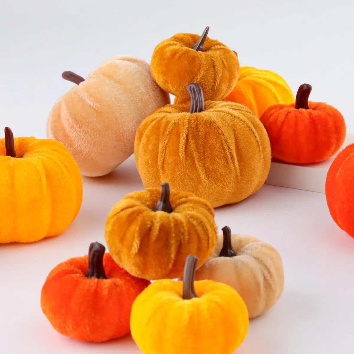24 Stück Kürbis Deko Set, Halloween Deko Kürbis, Herbstdeko Innen, Künstliche Kürbisse, Mini Kürbisse in Orange Braun Beige für Tischdeko Erntedank Hochzeit Party Herbstfest Pumpkins