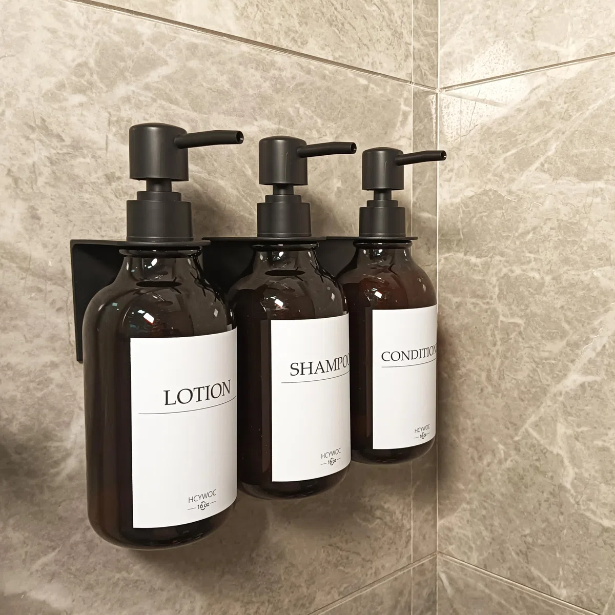 Seifenspender Wandbefestigung, Shampoo Flaschen Zum Befüllen Mit 16 Wasserdichten Etiketten, Spülmittelspender Ohne Bohren, Badezimmer Seifenspender Set, 500ml, 3 Stück, Bernsteinfarben