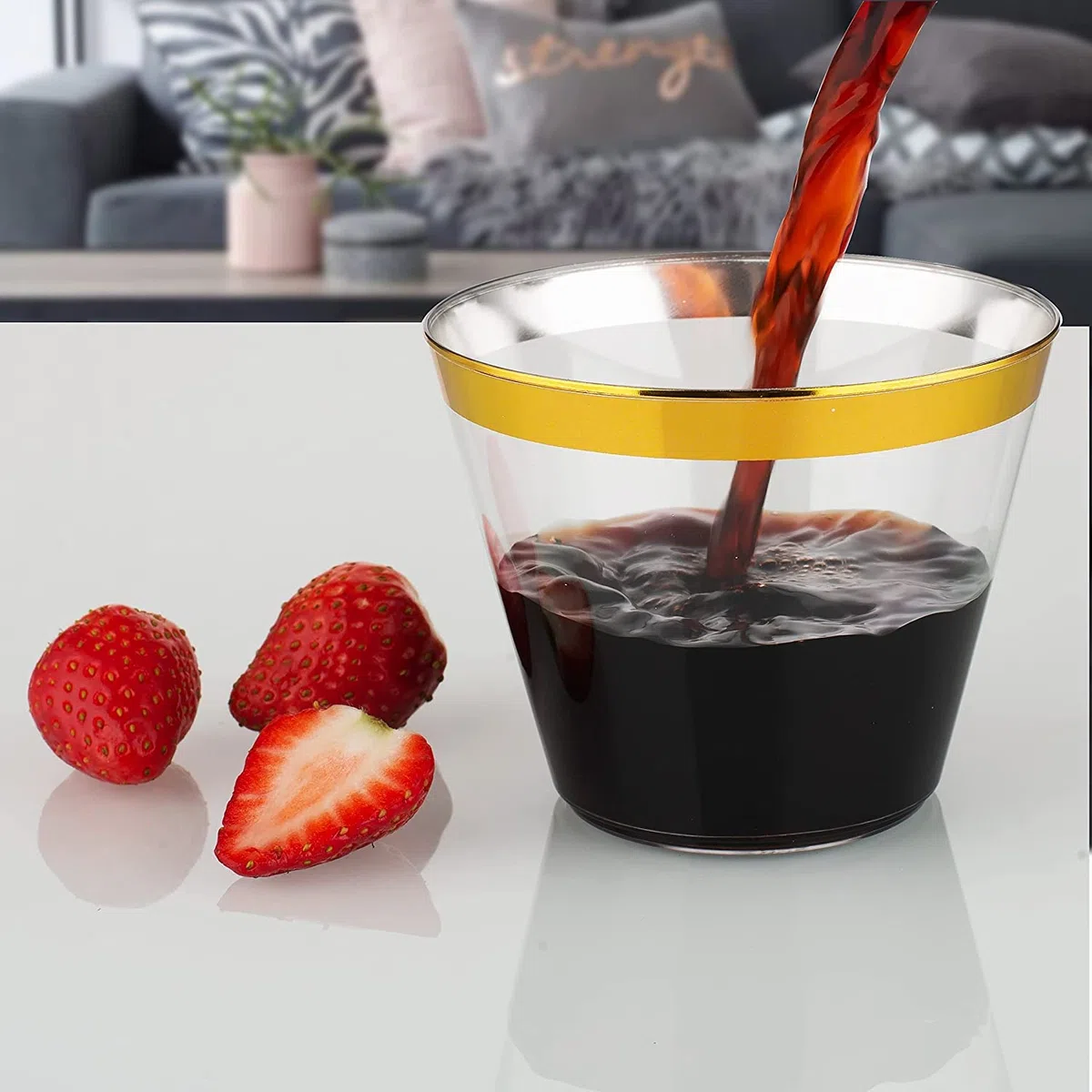 LATERN 60 Stück Plastikbecher mit Goldrand, 270ml Becher aus Kunststoff Wiederverwendbare Trinkbecher Elegante Party Weingläser für Champagner Bier Cocktail Martini Soda Dessert (8,9 x 7,1cm)