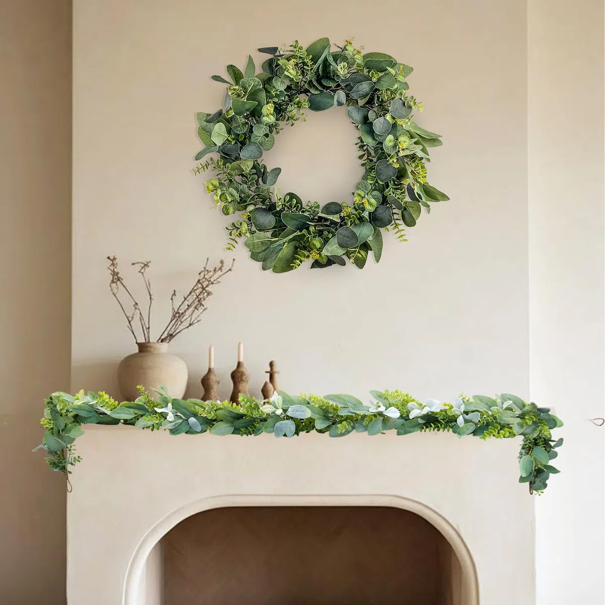 60cm Premium Eukalyptuskranz mit 4 Blattstilen - Luxus Wanddekoration für Haus & Veranstaltungen. Extra voluminös für festlichen Look. Innen/Außen ganzjährig