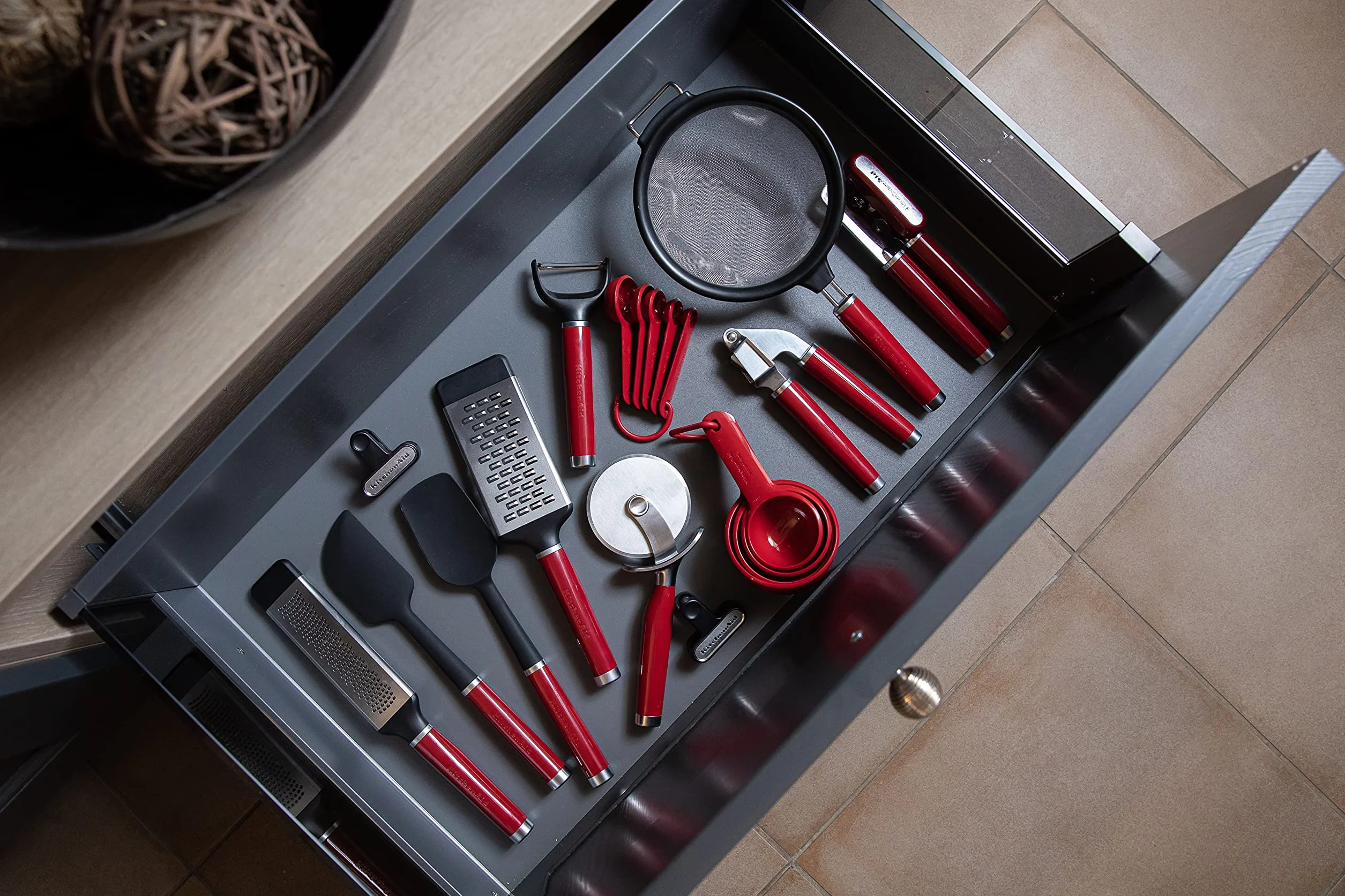 KitchenAid Küchensieb, feinmaschiger Sieb aus Edelstahl – Empire Rot