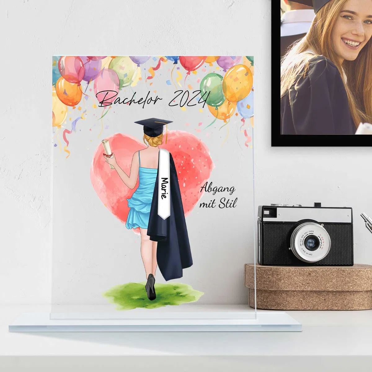 GRAVURZEILE Bedrucktes Acrylglas mit Konfiguration - Schulabschluss - Umfangreich anpassbares Motiv zum selbst gestalten - Personalisierbares Geschenk für den Bachelor & Master - Farbe: Weiblich