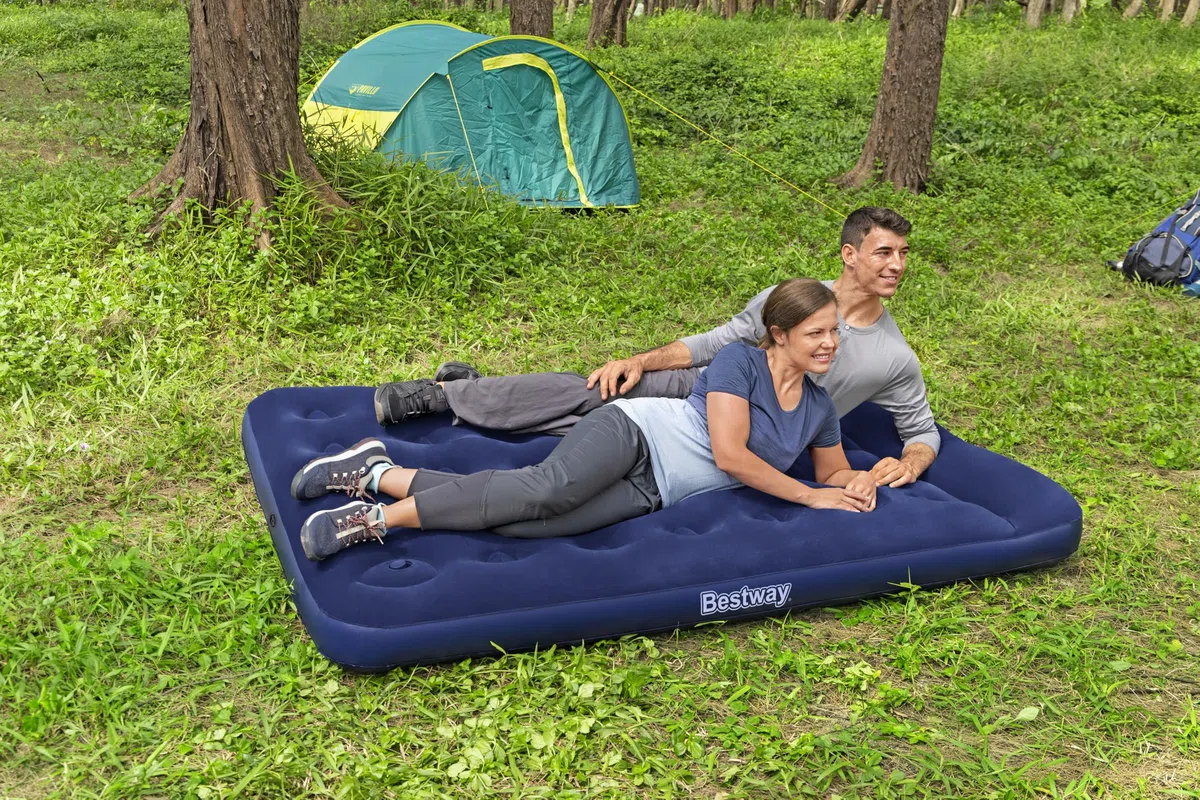 Bestway Doppelluftbett mit integrierter Fußpumpe 191 x 137 x 28 cm
