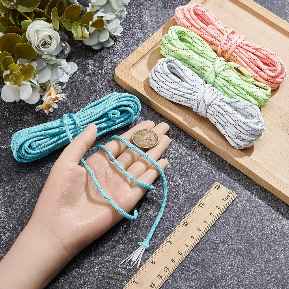 66 Fuß/20 m Paracord Set In 4 Farben (4mm): Reflektierendes Paracord Leuchtend Im Dunkeln (Blau Rosa Gelb Weiß). Multifunktions Paracord Lanyard Für Wandern DIY Armbänder Und Bastelarbeiten.