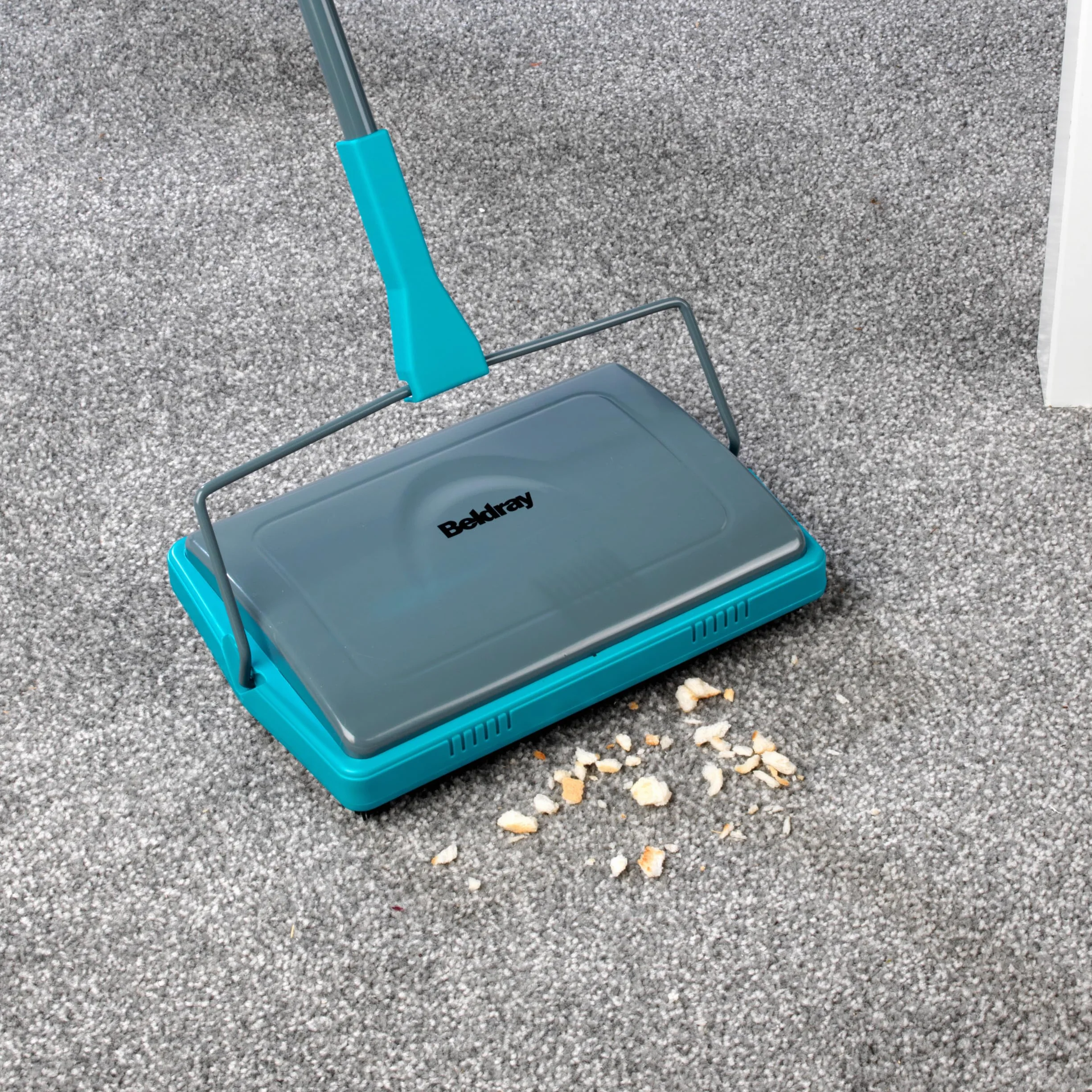 Beldray Teppichkehrer - Teppichkehrmaschine, manueller Teppichreiniger, Besen zum Reinigen von Teppichen und Hartböden, Tierhaarentfernung, Entfernen von Schmutz Haaren, leicht