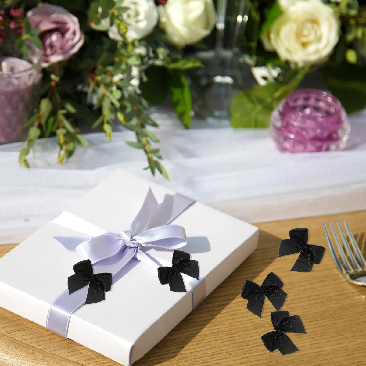 100 Stück Kleine Schleifen, 2.5 cm Mini Schwarze Schleifen Winzige Vorgefertigte Schleifenband Schleife für DIY Basteln, Geschenkverpackung, Hochzeit Deko, Weihnachten, Party, Scrapbooking