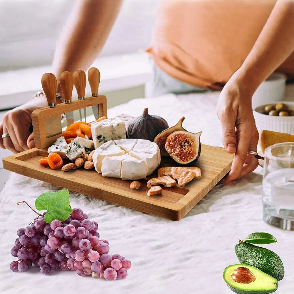 Bambus Käsebrett Käsemesser Set Charcuterie Platte und Servierbrett, Holz Servierplatte, Geschenk für Weihnachten Hochzeit Geburtstag
