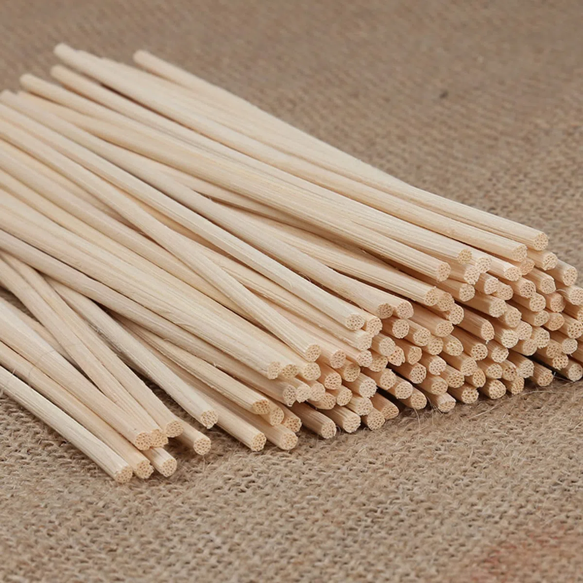 100 Stück Peddigrohr Staken, Flechtmaterial,Rattanstäbchen für Aroma Diffuser lang - Ersatz Duft Stäbe, Raumduft Stäbchen,Ø 3mm Flechtmaterial für Erstellen von Körben, Büro,Zuhause (30CM)