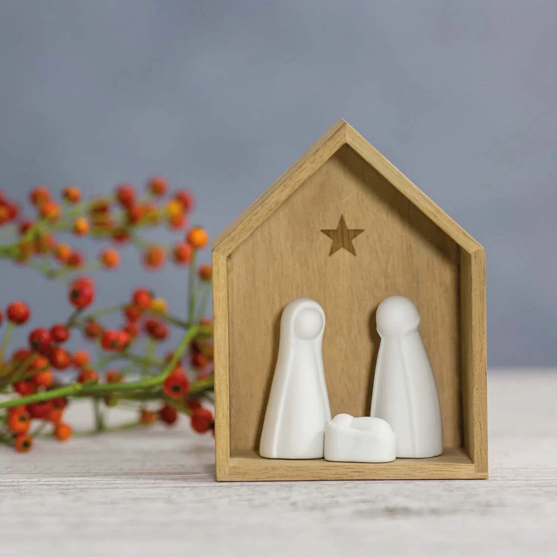 Räder Kleine Krippe 4tlg. aus Akazienholz, unbehandelt mit Porzellanfiguren in der Farbe Weiß, Maße: 12 x 9 x 5 cm, 88960
