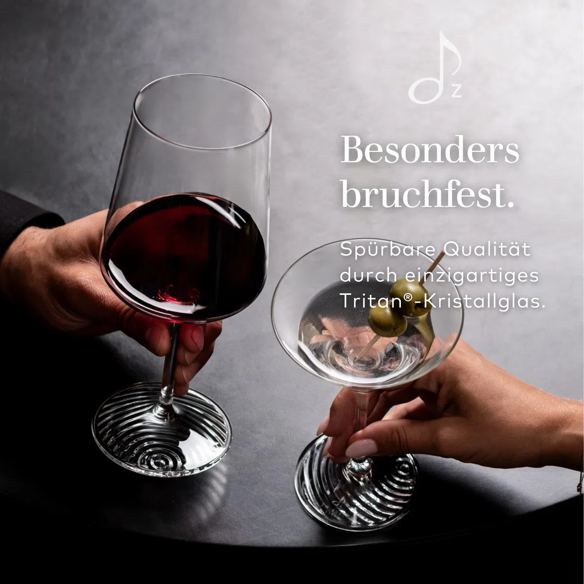Zwiesel Glas Martiniglas Echo (4-er Set), moderne Martini Gläser mit besonderem Bodenmuster, spülmaschinenfeste Tritan-Kristallgläser, Made in Germany (Art-Nr. 123383)