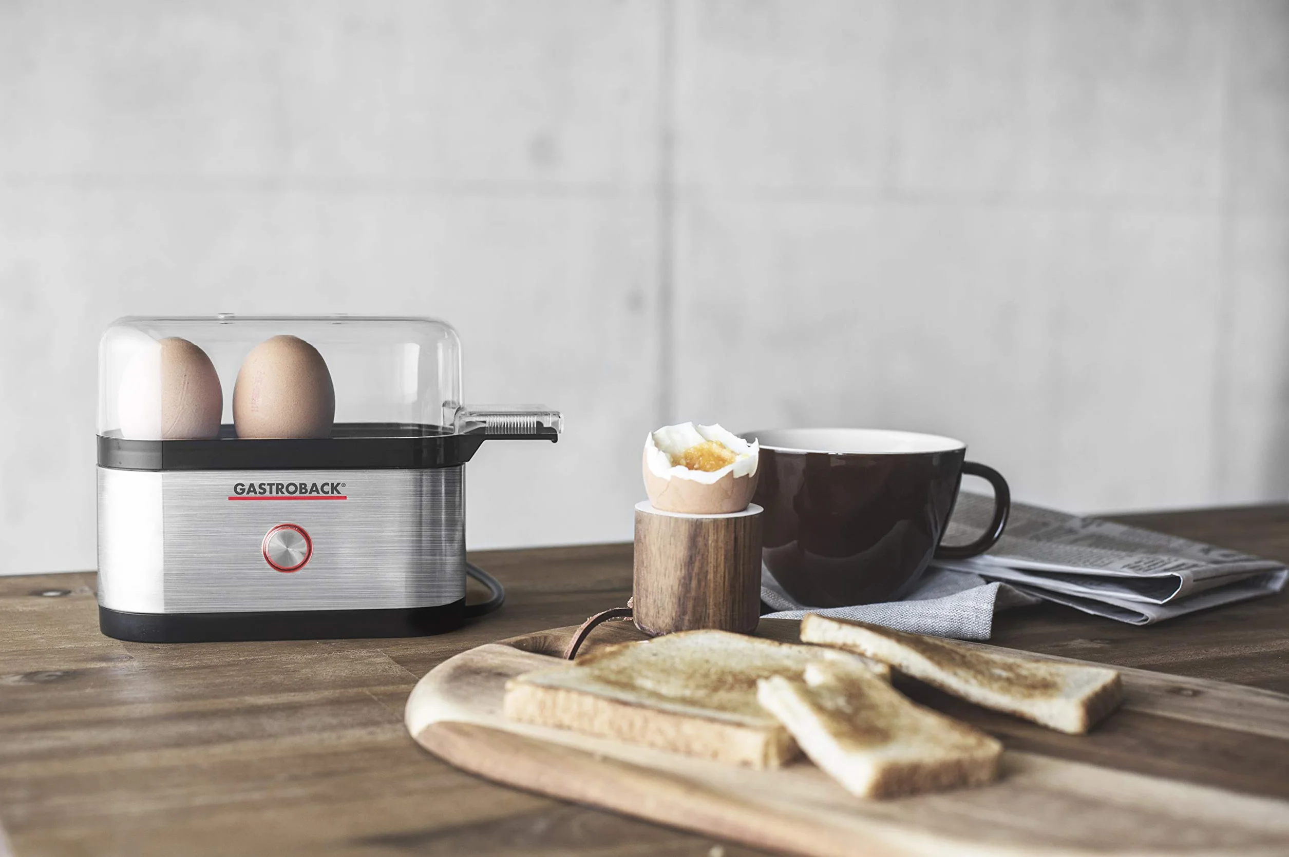 GASTROBACK Mini Eierkocher 3 Eier inkl. Eierpiekser Eierstecher - Egg Boiler / Egg Cooker - Eierhalter zum Kochen - Perfekt weich gekochte Frühstückseier - Egg Poacher für Pochierte Eier mit Eipick
