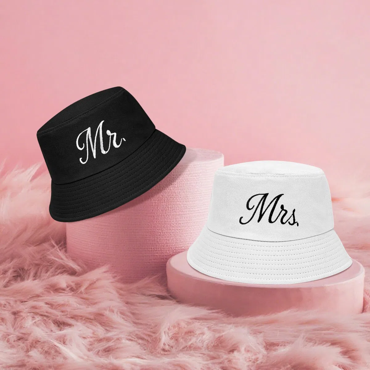 JUSTOTRY 2 pcs Mr and Mrs Bucket Hat für Junggesellenabschied Frauen und Bride to Be Deko,Schwarz und Weiß Braut Hut für Partner Geschenke und Hochzeitsgeschenke für Brautpaar
