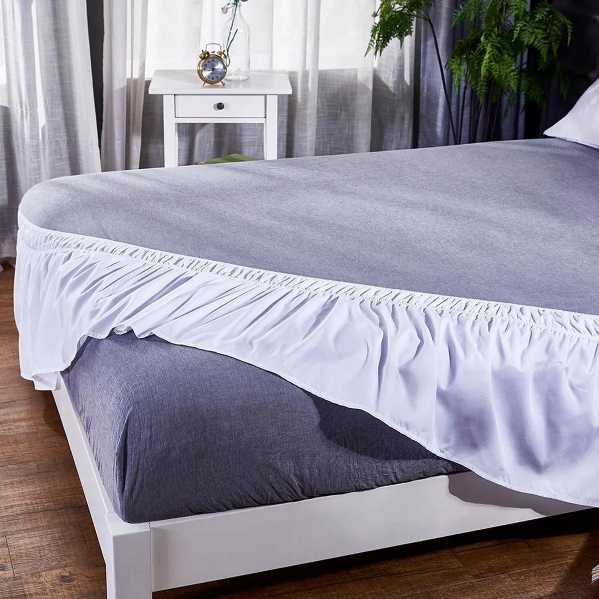 Gefalteter ​Bettrock, 150x200x38cm Bettrock zum Umwickeln, Elastische Bett Wrap Ruffled, Ruffled Solid Bed Rock Bettvolant Lichtbeständig Bettumrandung für Schlafzimmer Hotel Bett(Queen, Weiß)