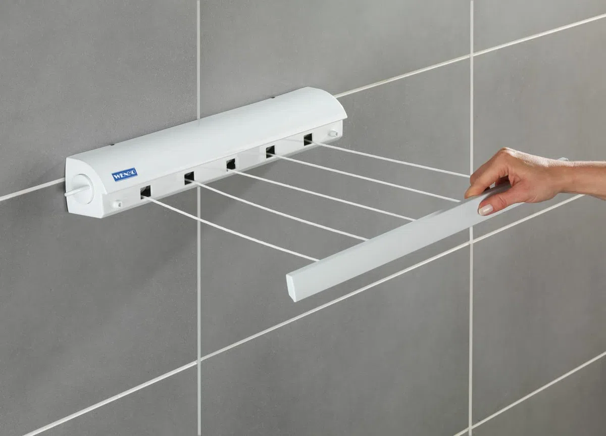 WENKO Wand-Wäscheleinen, 5 Wäscheleinen bis zu 4,20 m stufenlos ausziehbar, praktisches Rollsystem mit Rückzugsperre, wetterbeständig für Balkon und Garten, zur Wandmontage inkl. Befestigungsmaterial