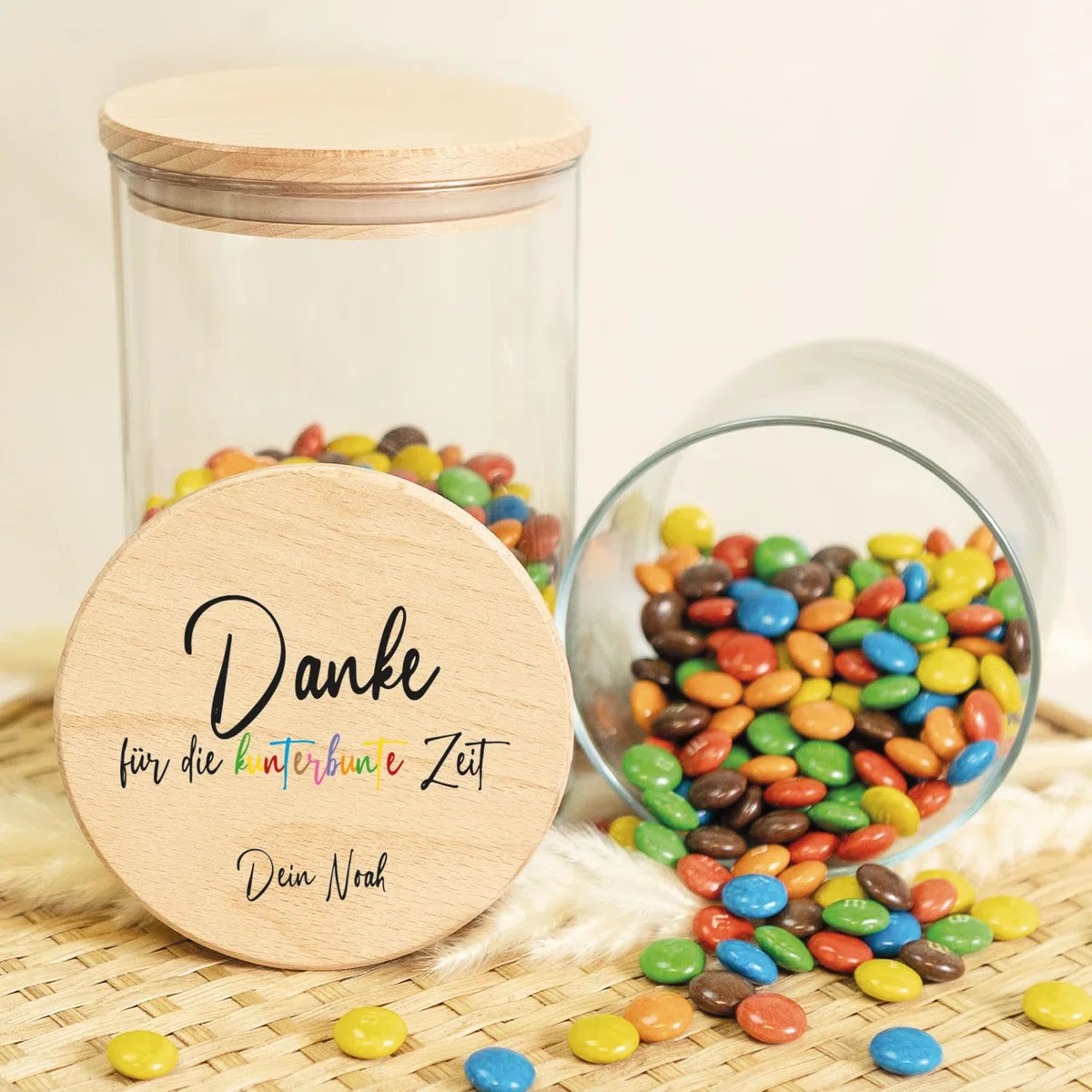 GRAVURZEILE Vorratsglas mit bedrucktem Holzdeckel - Danke für die Kunterbunte Zeit V1 - Personalisiert mit Name - Keksdose Bonbonglas mit Deckel - Vorratsdose - Geschenk als Dankeschön - 880 ml