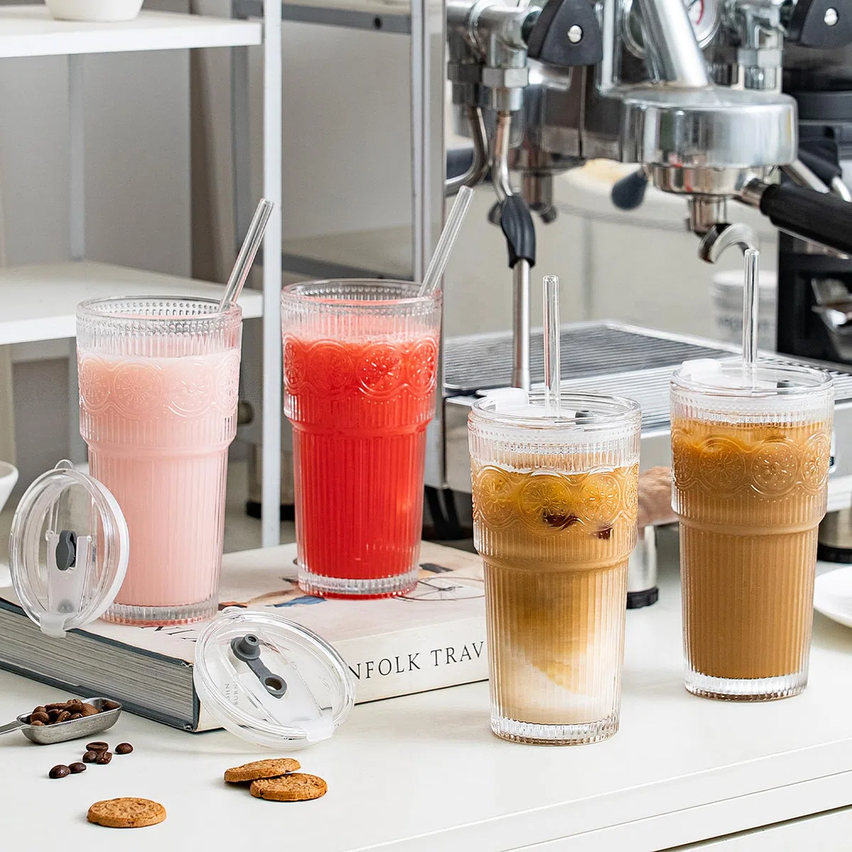 SoulTimes 600 ml Glasbecher mit Deckel und Glasstrohhalm, 2 Stück – Wiederverwendbare Trinkgläser für Eiskaffee, Wasser, Smoothies, Milch, Cocktails & Matcha – Perfekt für Alltag und Reisen