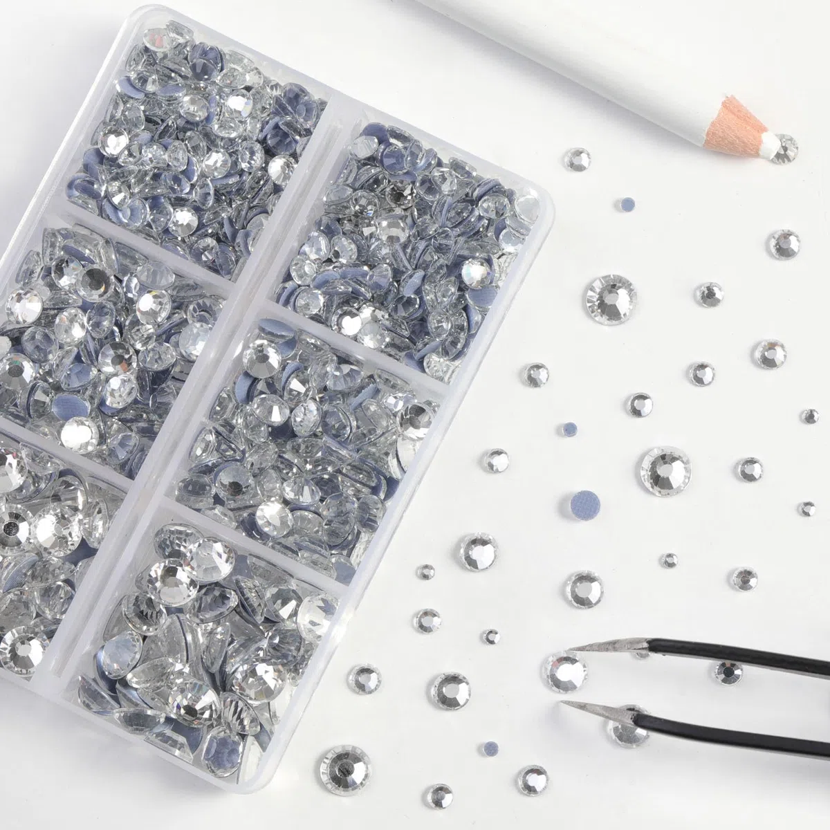 BEADSLAND Hotfix Strasssteine, 6080 Stück klare Strasssteine für Kleidung Kunsthandwerk gemischt 6 Größen mit Wachsstift und Pinzette Kit, SS6-SS30, Kristall