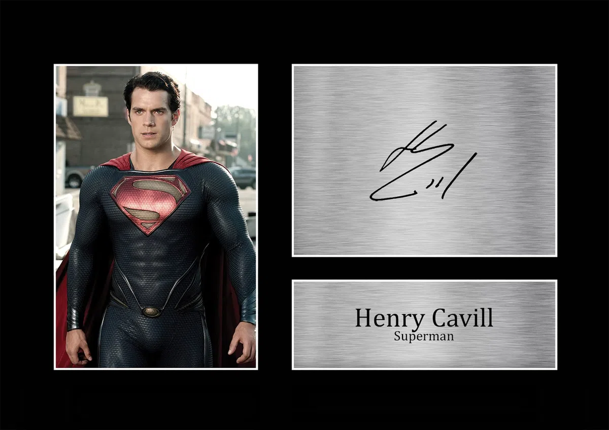 HWC Trading A4 Henry Cavill DCEU Superman Geschenke Geducktes Signiertes Autogramm Foto für Fans von Film Memorabilien - A4 Wanddekoration