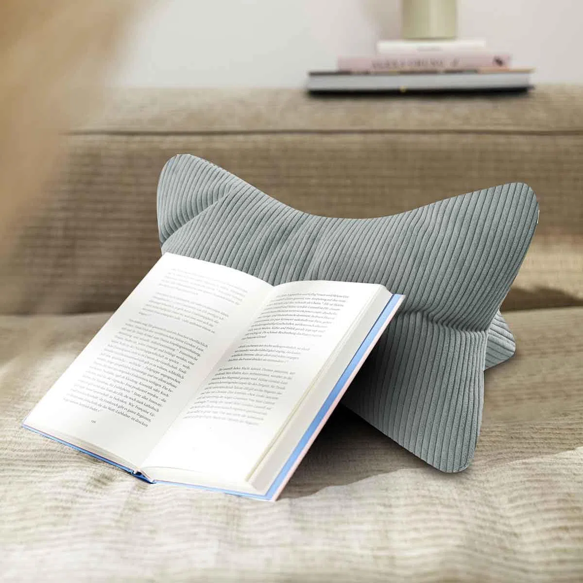 MAGMA Leseknochen INGA, Cord Look,Farbe Mint, 42cm x 22cm, ergonomische Form für Nacken- oder Lendenstütze, Flexible Stütze für Bücher, E-Books oder Tablets