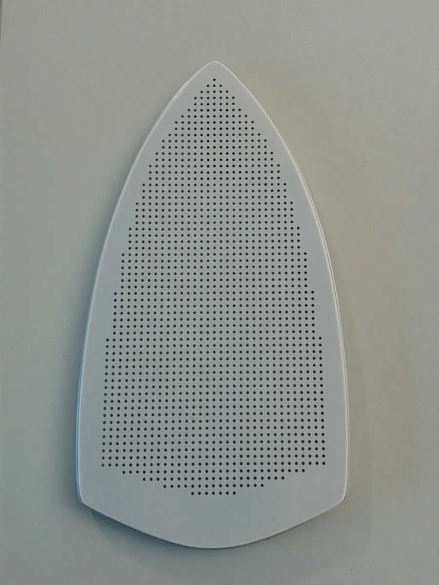 AEG ACA20 Bügeleisenschuh (kein Verbrennen oder Verkleben, keine Glanzstellen, volle Dampfleistung, universal, ideal für empfindliche Stoffe, passend für die meisten Bügeleisen, grau)