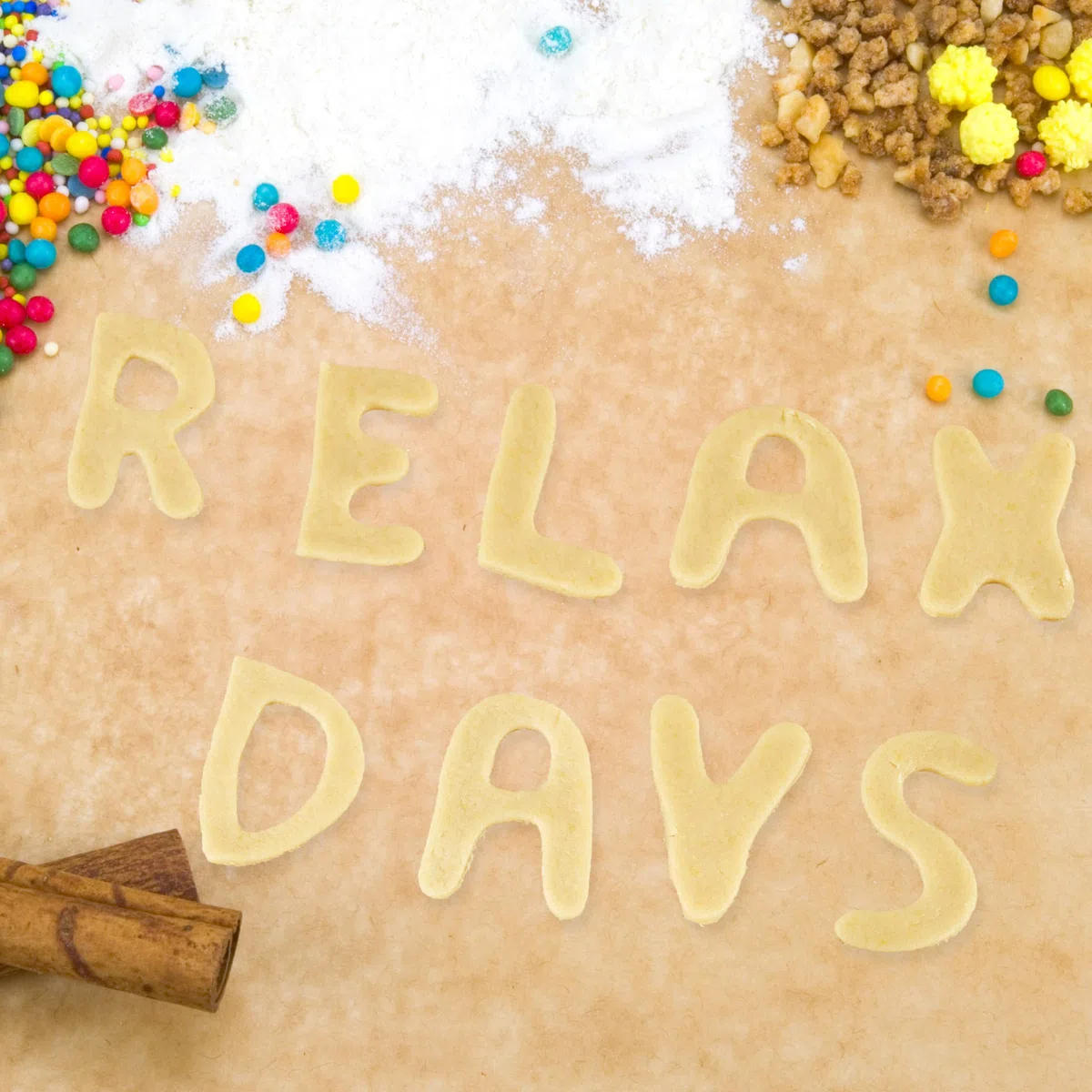 Relaxdays Plätzchen Ausstecher, 36-teiliges Set, Ausstechformen Buchstaben & Zahlen, Keksausstecher Edelstahl, silber