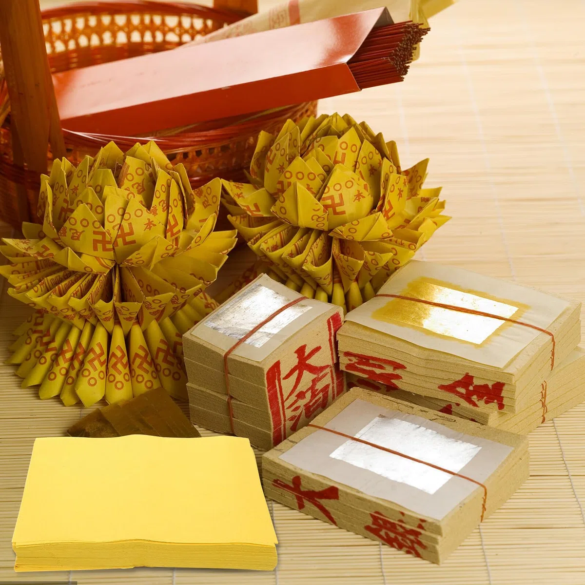 Alipis 500 Stück Opferpapier Gelbes Ahnenverehrungspapier Traditionelles Feuerzauberpapier für Ahnenverehrung Zuhause Qingming Geistergeld Papier