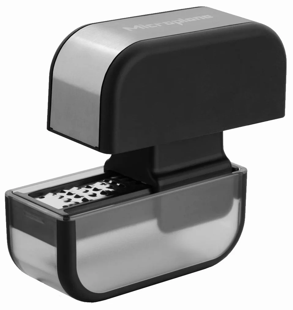 Microplane Knoblauchschneider mit rasiermesserscharfer Edelstahlklinge - Made in USA