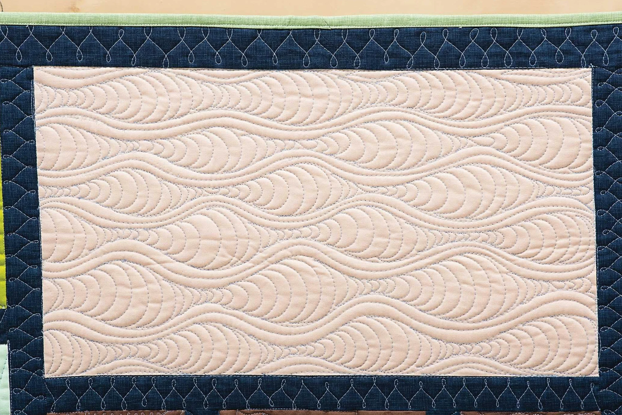 Shape by Shape Free-Motion Quilting With Angela Walters: 70+ Designs for Blocks, Backgrounds & Borders
