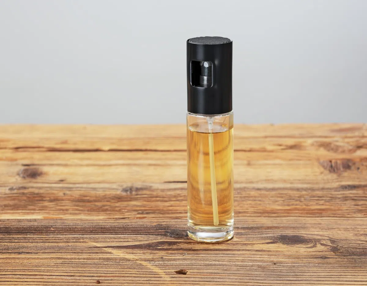 WENKO Sprüher für Essig und Öl Mod. Nevo 2er Set, Glasbehälter à 100 ml, Sprühkopf aus Edelstahl, Kunststoff-Pumpknopf, (B/T x H): je Ø 4 x 17 cm, Schwarz