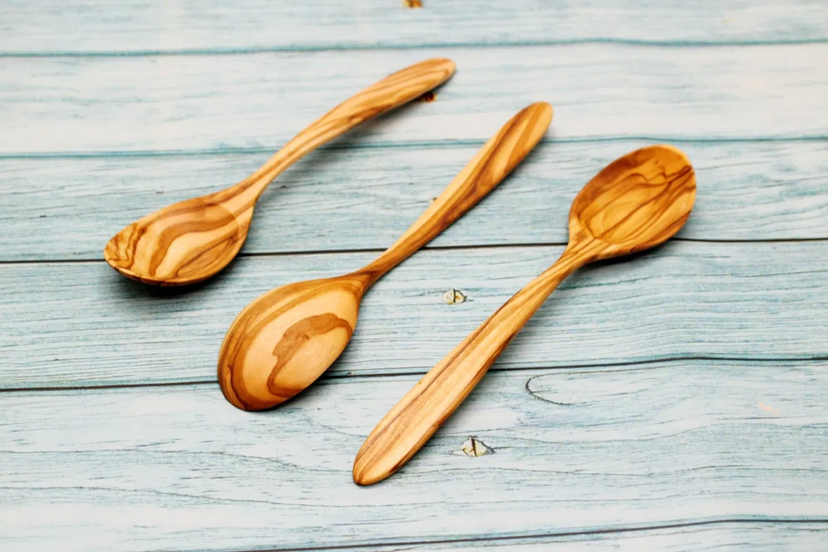 DAGDEG 3er Set Esslöffel aus Olivenholz – 20 cm – Handgefertigte Holzlöffel – Müslilöffel für Bowl, Frühstück, Dessert – Nachhaltiges Besteck aus Olivenholz