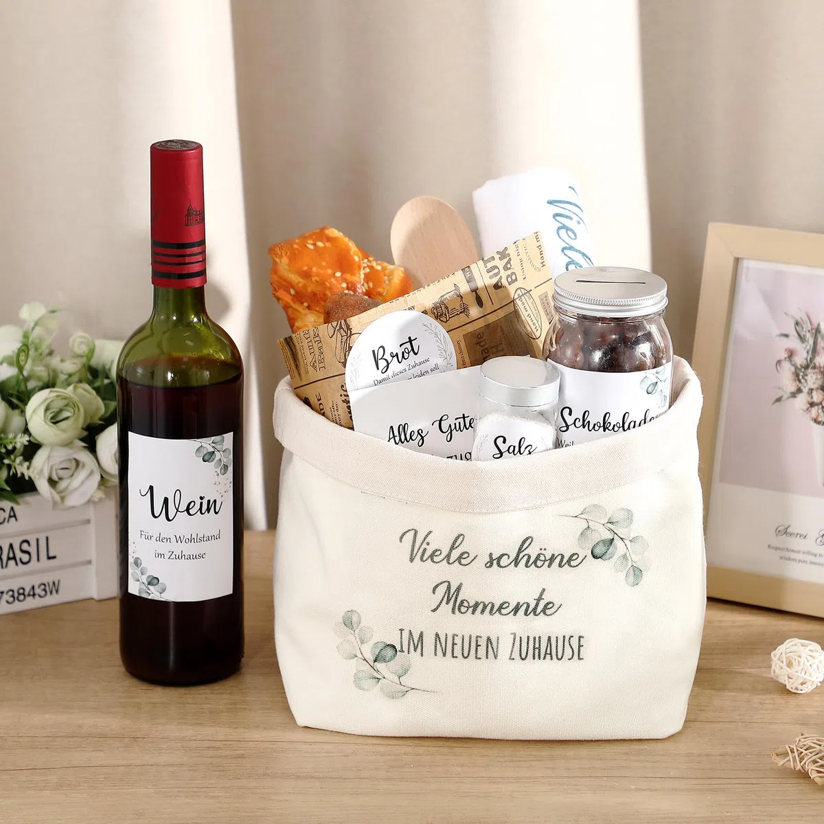 Sinmoe Geschenk zum Einzug Einzugsgeschenke Haus Brotkorb Brot Salz Wein Aufkleber Geschirrtuch Kochlöffel Einweihungsgeschenk zum Wohnung Richtfest(Eukalyptus,Viele schöne Momente im neuen Zuhause)
