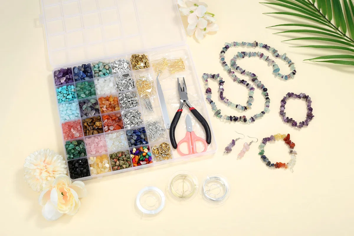 GUJOXILA Schmuck Selber Machen Set mit 20 Farben Edelsteine Perlen 1200 Kristall Perlen Set für Ohrringe Selber Machen DIY Ringe Armbänder Ketten und Schmuckherstellung Bastelset