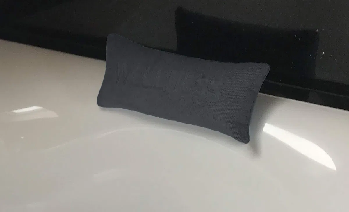 Brandsseller Badewannenkissen 40x20 cm – Wellness Nackenkissen mit Saugnäpfen für die Badewanne, weich gepolstert, waschbar mit Reißverschluss – Anthrazit