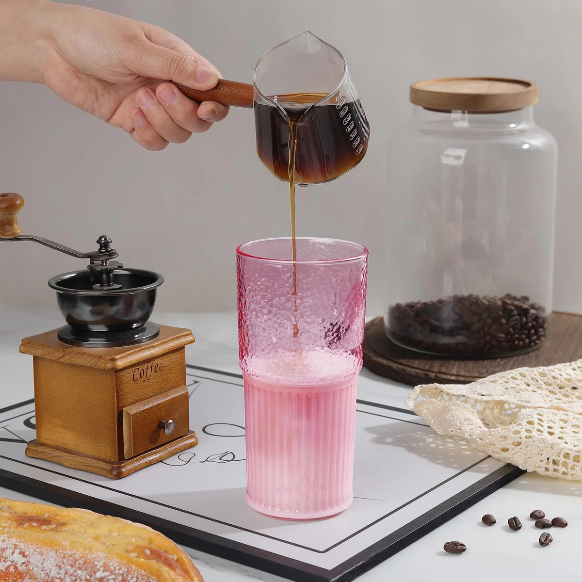 Joeyan 650ml Trinkbecher mit Deckel und Strohhalm (2er Set), Große Smoothie Flasche, Latte Macchiato & Bubble Tea Glas für Outdoor, Reise,Büro,für Matcha,Eiskaffee,Saft,Cocktail-Rosa,Borosilikatglas