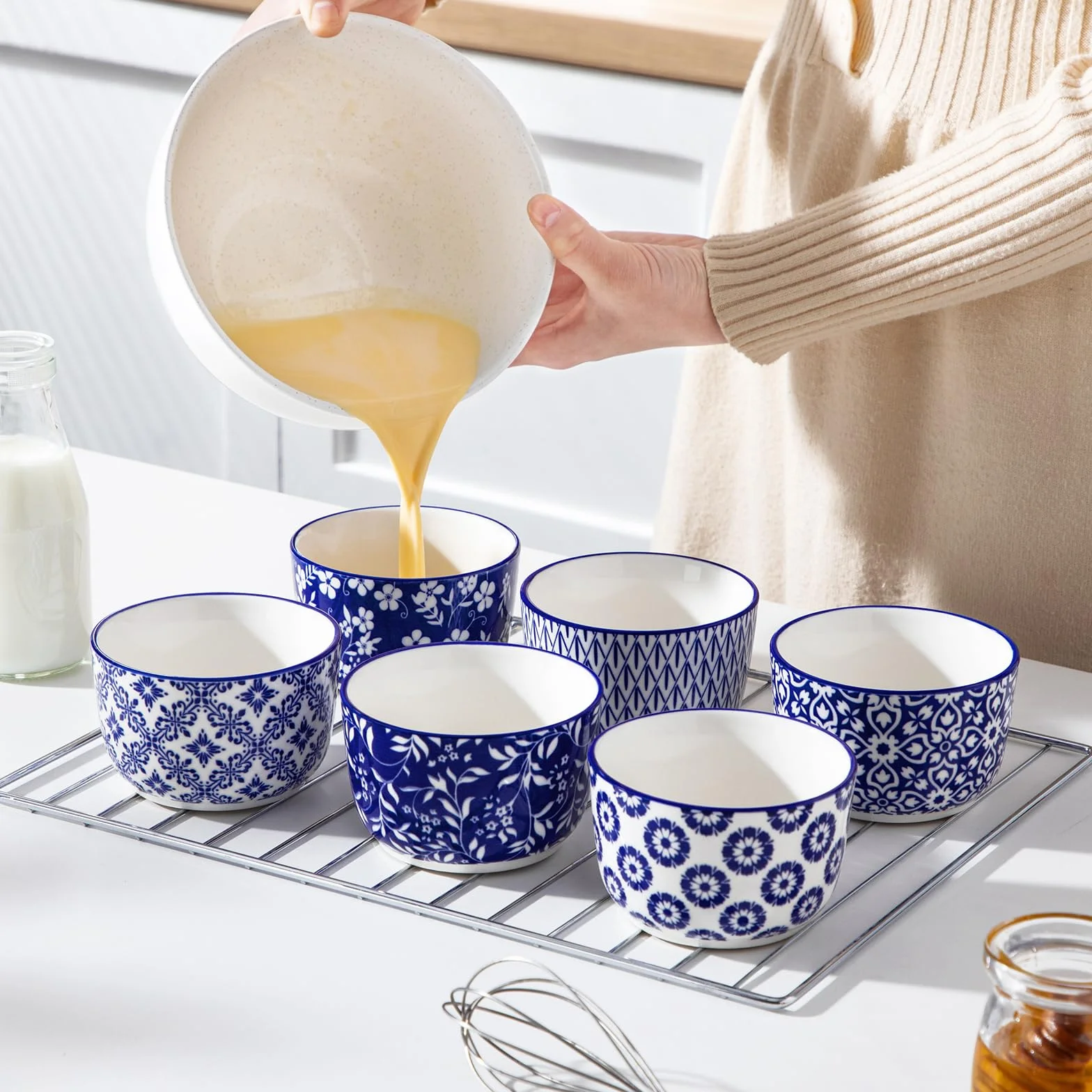 Creme Brulee Schälchen 6 Stück, vancasso SELENE Souffle Förmchen Backofenfest 240ml, Ofenfeste Förmchen Ø 10cm, Ragout Fin Schalen aus Porzellan, Mikrowellenfest und Spülmaschinenfest, Blau-weiß