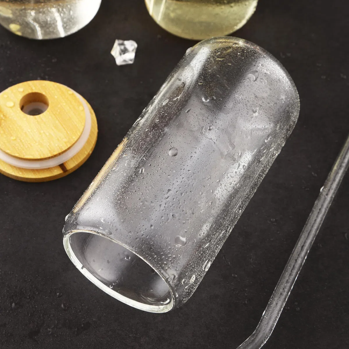 HAOYULUO 4er Set Glas mit Deckel und Strohhalm, 500 ml Trinkgläser mit deckel, Dosenförmige Glasbecher, Geeignet für Eiskaffeetassen, Limonaden, Smoothies, Bier, Cocktails (500ML, 4, stück)
