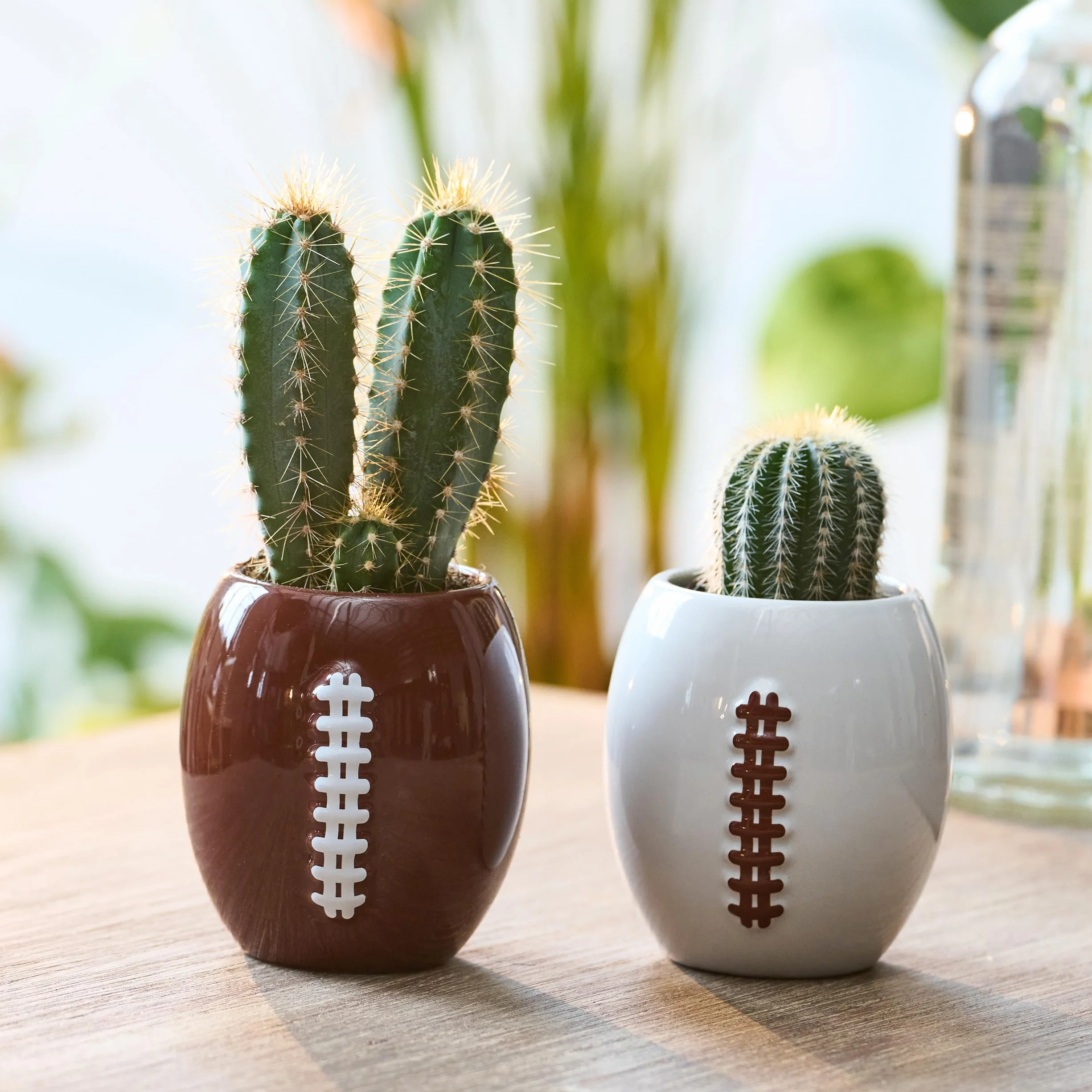 40YARDS American Football Tasse/Kaffeebecher (330 ml) im 2er Set aus Keramik mit erhabener Football Naht für Cappuccino, Flat White, Americano, Tee & mehr