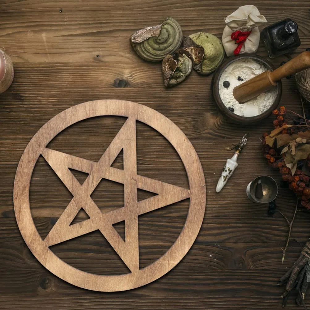 Alipis 2stücke Holz Pentagramm Wanddeko Ritual Ornament Mit Geschnitztem Design Für Altäre Vielseitig Als Untersetzer Und Dekoration Für Zuhause Büro Restaurant Und Mehr