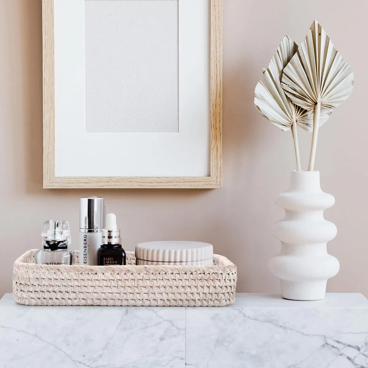 Rattan Badezimmer Tablett, Toilettentank Korb, Gewebter Badezimmer Aufbewahrungskorb zum Organisieren und Dekoration (Weißwäsche, 26 x 12.5 x 4 cm)