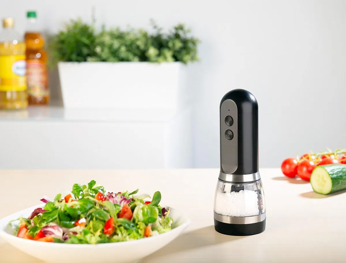 Rosenstein & Söhne Pfeffermühle USB: 2in1-Akku-Salz- & Pfeffermühle mit zwei getrennten Kammern, schwarz (elektrisch, Multifunktionelle Gewürzmühle, BBQ)